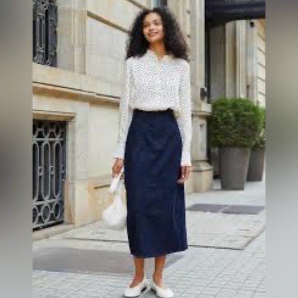 Uniqlo|Classic Midi Denim Skirt in dark wash,high waisted•XS & stretchy pull-on - Picture 2 of 15